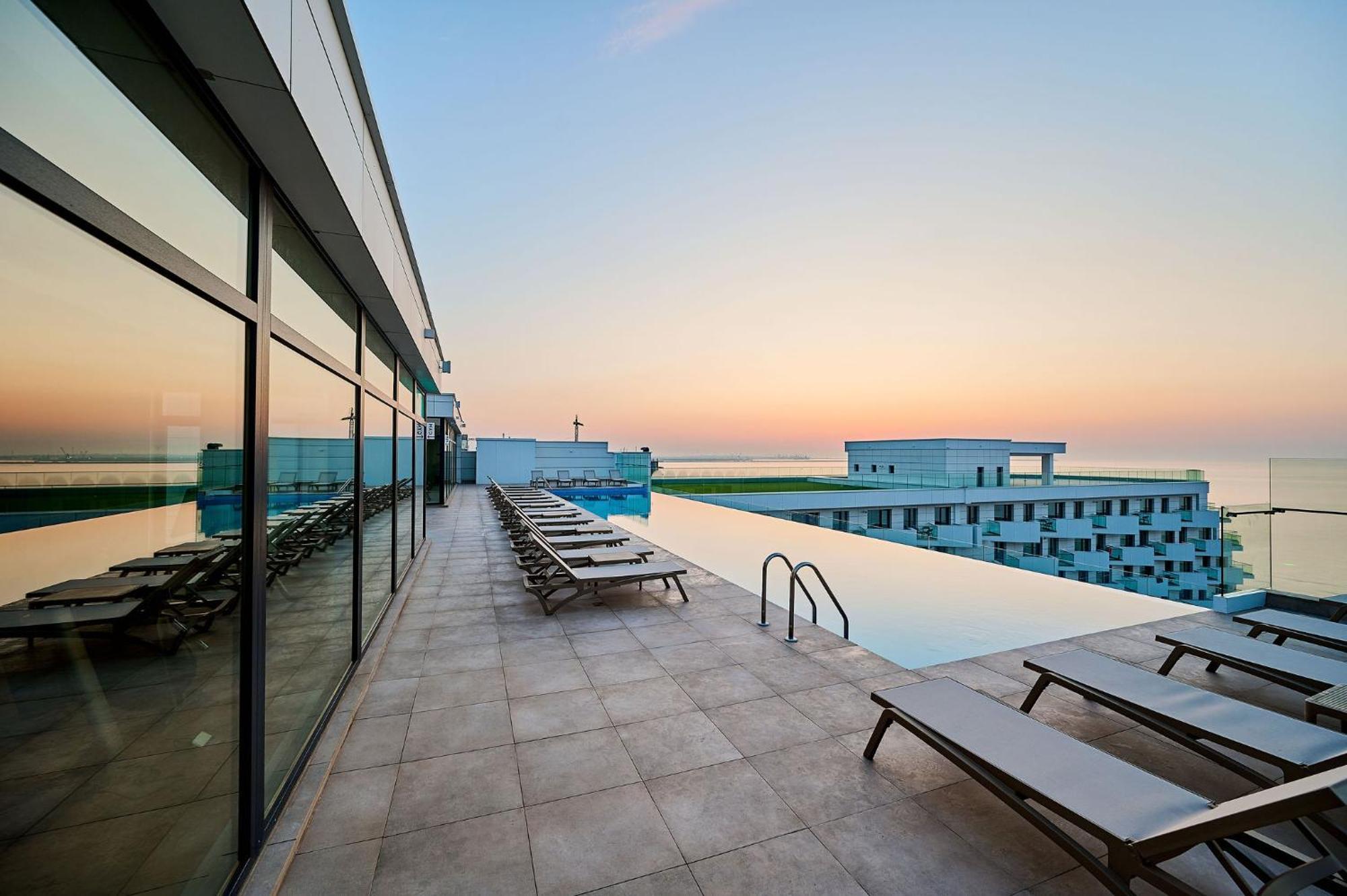 Wave N' Sea Apartment In Infinity Beach Resort - Parking Мамая Экстерьер фото